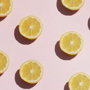 ¿El zumo de limón reduce las menstruaciones abundantes?